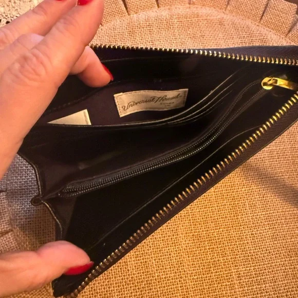 Universal Thread Black and White Patterned Wristlet - Picture 3 of 4